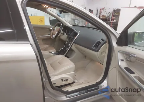 2016 Volvo Xc60 T6 z USA, uszkodzony, nr VIN YV4902RK6G2811028